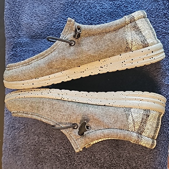 Memory foam Day Five similar to Hey Dude - Picture 3 of 3